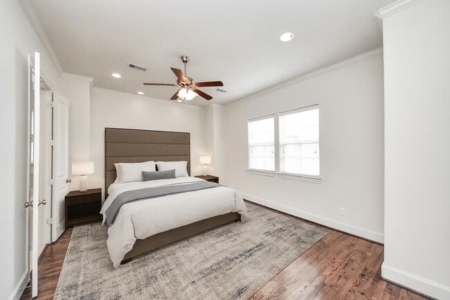 Building Photo - 8926 Lakeshore Bend Dr