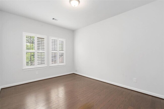 Building Photo - 1303 Gardenia Dr