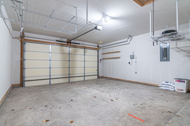 Building Photo - 819 Pentagon Rd