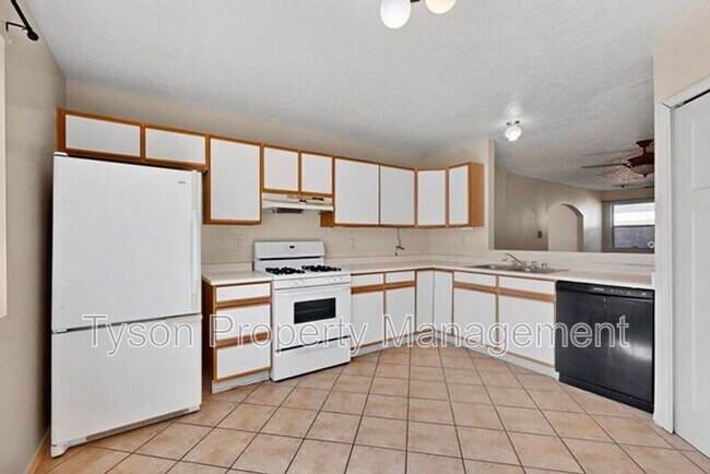 Building Photo - 3013 Taos Meadows Dr NE