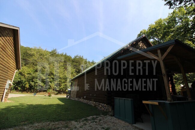Building Photo - 814 Peace in the Valley Rd