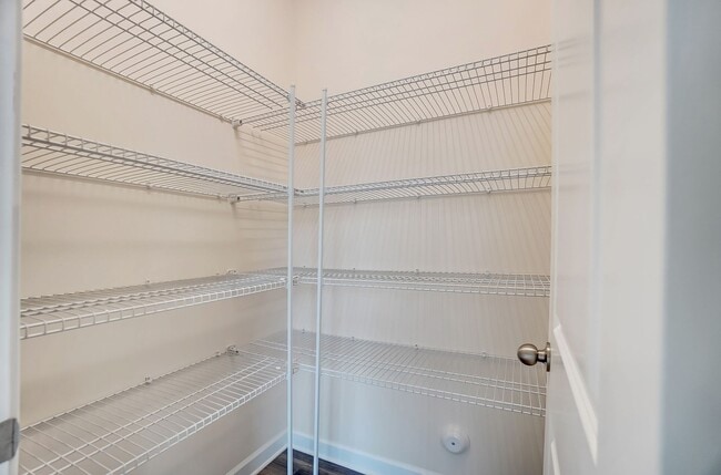 Building Photo - 3 Bedroom Townhome in Steele Creek!