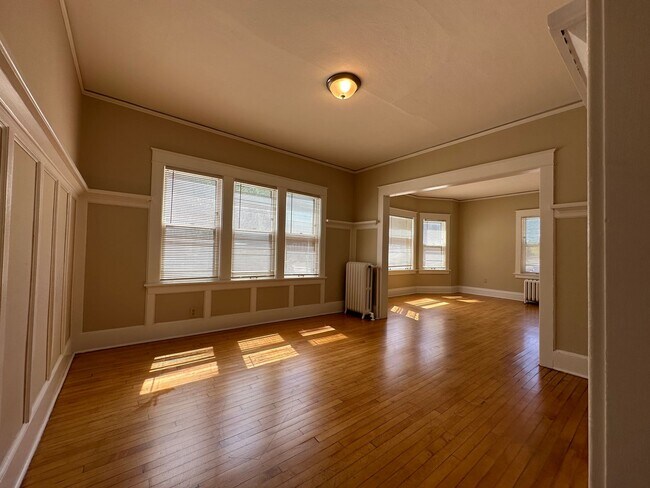 Building Photo - $1325-2 BD/1 BA w/ Heat- HALF OFF FIRST MONTH