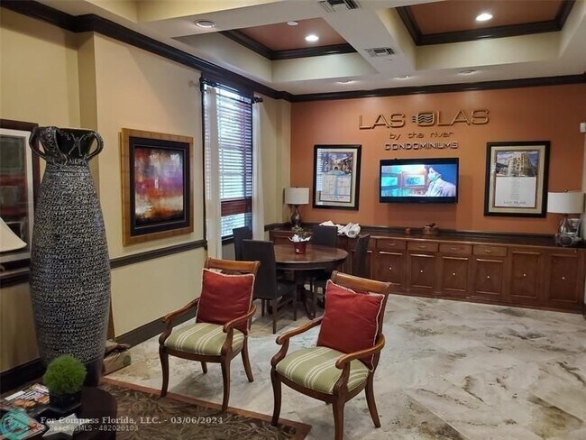 Building Photo - 520 SE 5th Ave