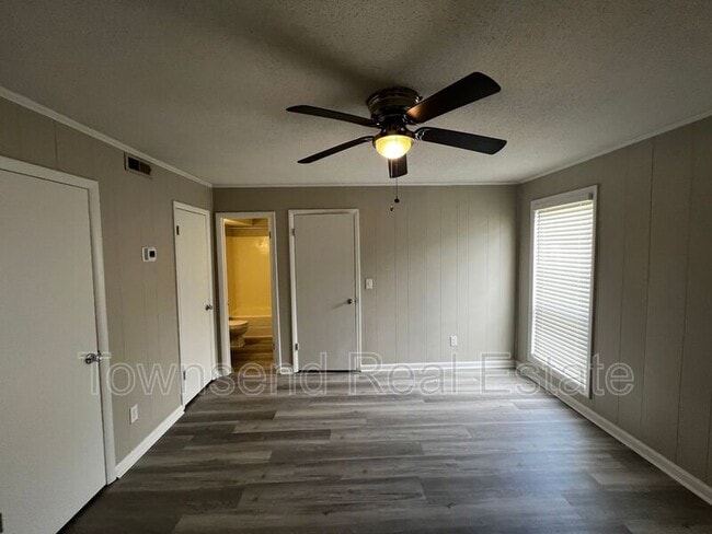 Building Photo - 5874 Century Oaks Dr