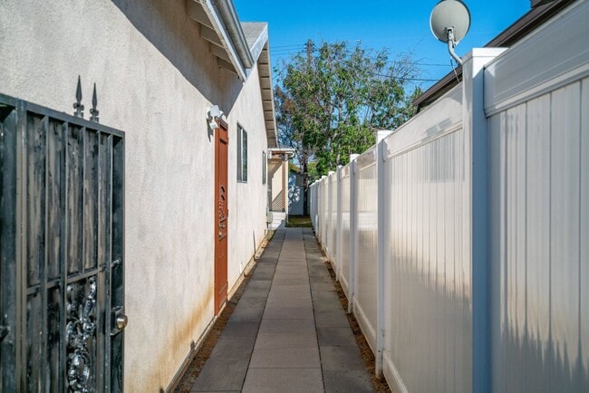 Building Photo - 11338 Barman Ave