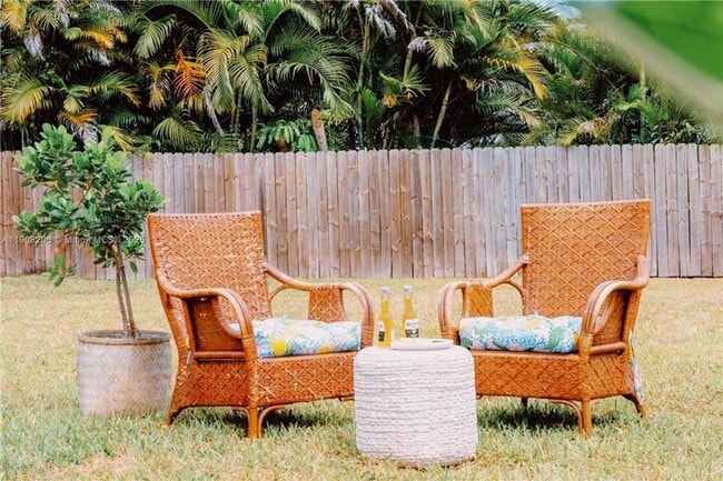 Building Photo - 1075 NE 120th St