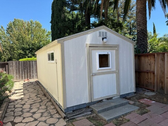 Building Photo - Modern 4 Bedroom One Story *Vacaville