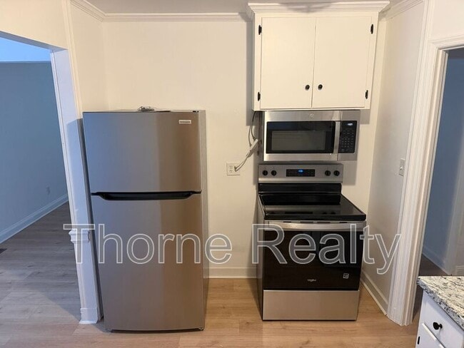 Building Photo - 1004 Moore St