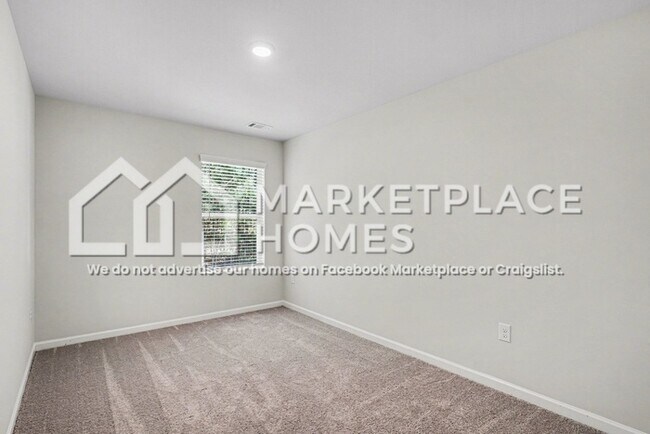 Building Photo - 461 Oakwood Dr NW