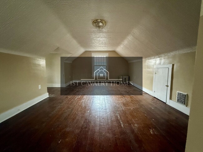 Building Photo - 705 Hazel St