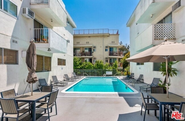 Building Photo - 960 Larrabee St