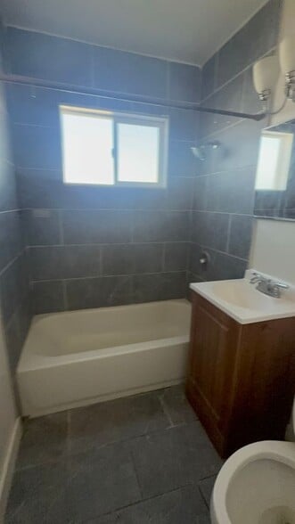 Building Photo - 2558 Cortez St