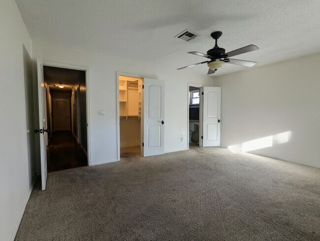 Building Photo - Spacious 4-Bed Home in Bethany with Solar Panels!