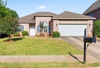 Building Photo - 3/2, fenced in backyard, heart of Auburn!