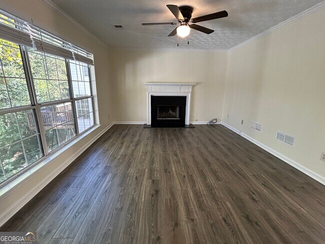 Building Photo - 4800 Streamside Dr