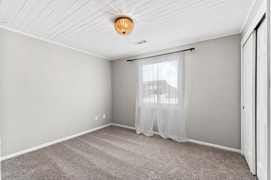 Bedroom 2 - 4612 Mirror Light Pl