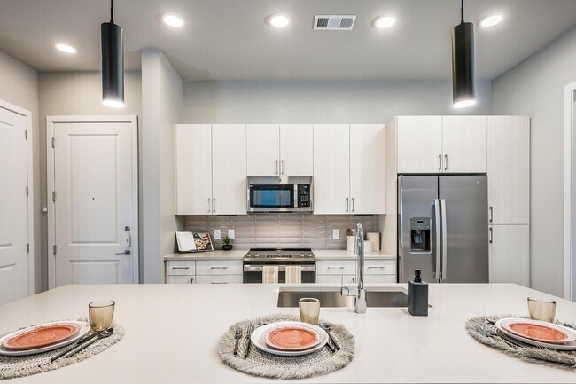 Building Photo - Live the Lifestyle You Deserve 1/1!
