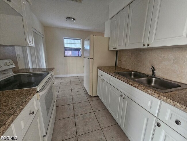 Building Photo - 423 Morgan Cir S