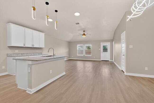 Building Photo - 7619 Toledo Bend