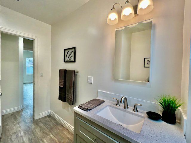 Building Photo - 124 N Pass Ave