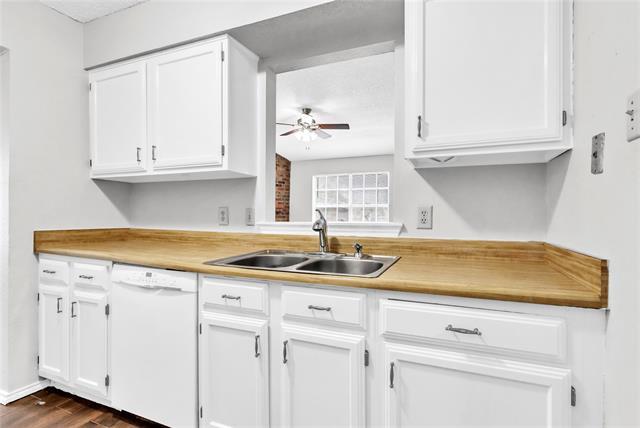 Building Photo - 6000 Maple Springs Dr