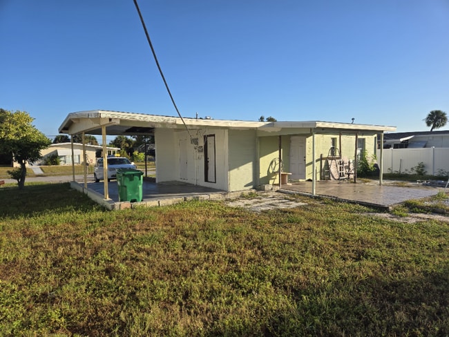 Building Photo - 21923 Hernando Ave