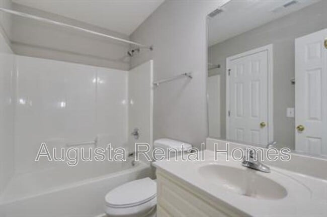 Building Photo - 102 Kelly Dr