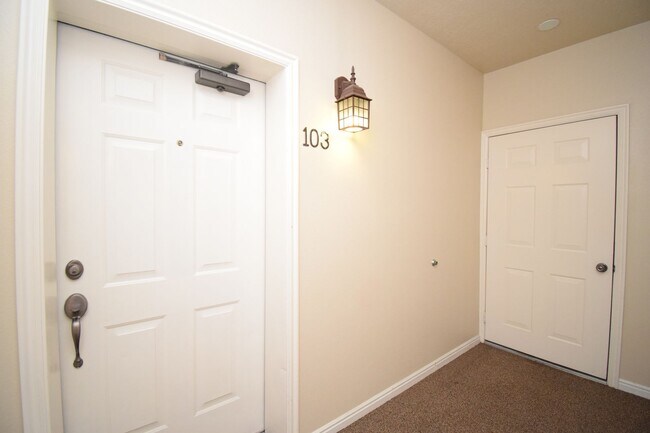 Building Photo - 1255 Wolf Hollow Ln