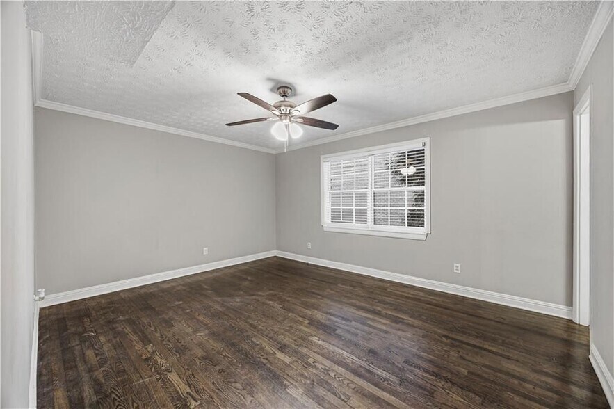 Building Photo - 21 Delmont Dr NE