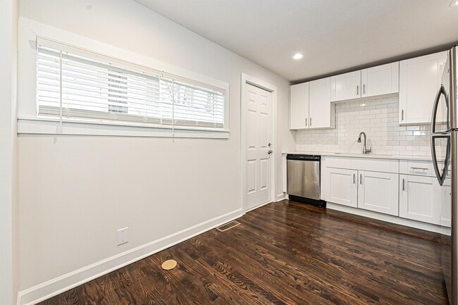 Building Photo - 215 S Gardner Ave