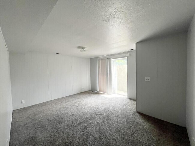 Building Photo - 1265 Crandall Ave S