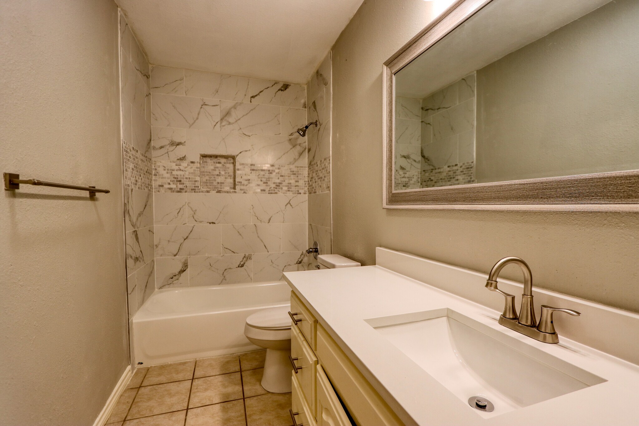 Building Photo - 317 Benjamin St