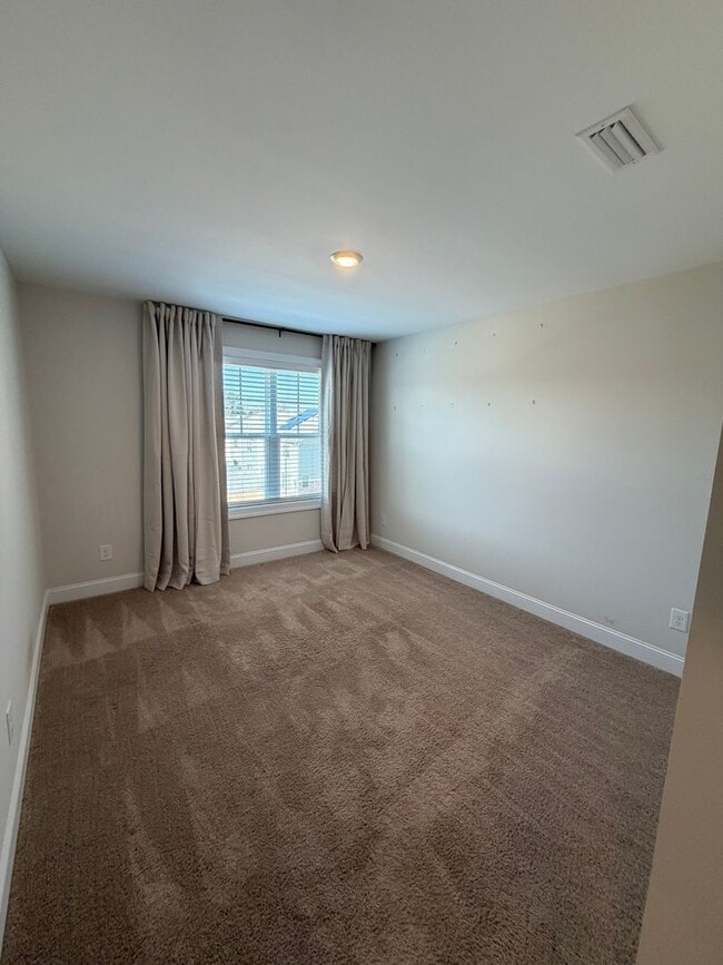 Building Photo - Spacious townhome in Riverwalk