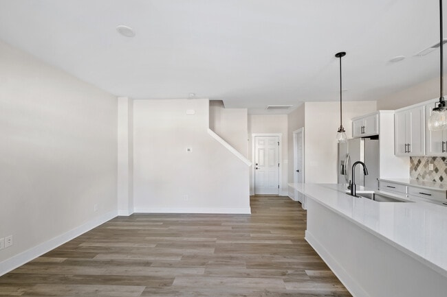 Building Photo - 634 Herlong Ave