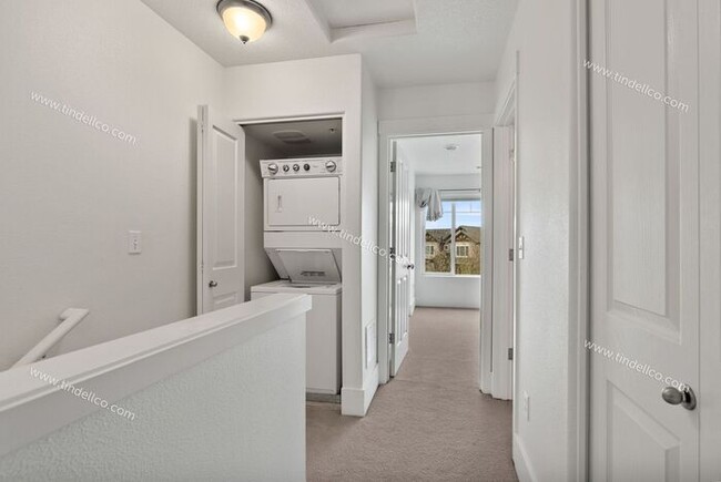 Building Photo - Picturesque 2 Bedroom 2.5 Bathroom Townhou...