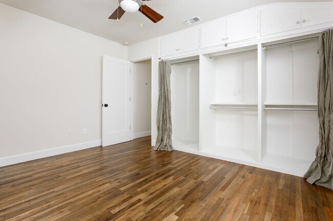 Building Photo - 502 Poinsettia Ave