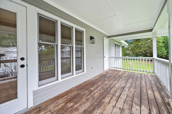 Building Photo - Newly Renovated 2 Bedroom Condo near Rex H...