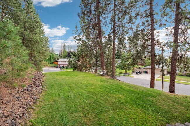 Building Photo - Beautiful Woodridge Home