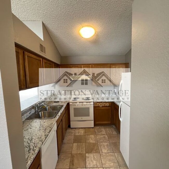 Building Photo - 3893 W Denver St