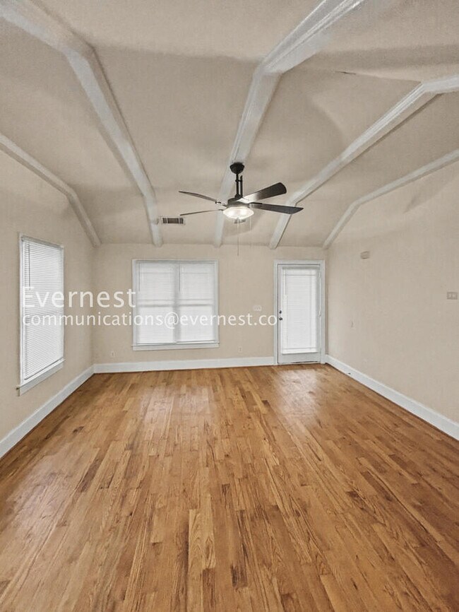 Building Photo - 3 Bed/2 Bath House/ Available Now!