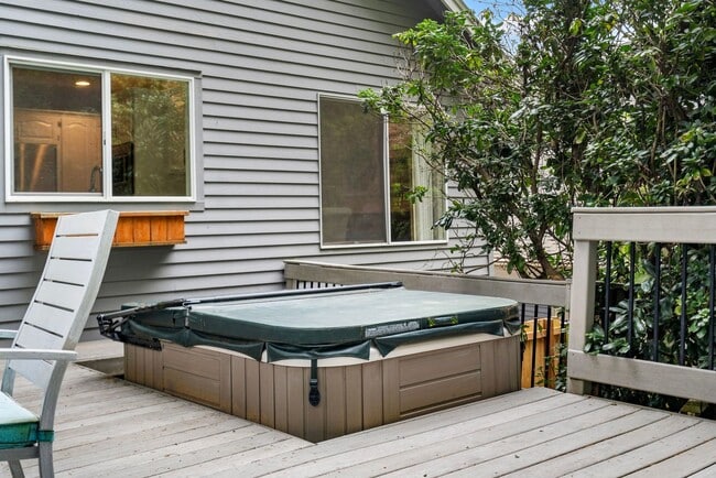 Building Photo - Private Retreat Backing to Trails in the Heart of Lake Oswego