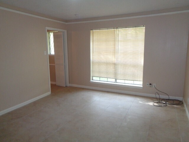 Building Photo - 802 Baltic Ln