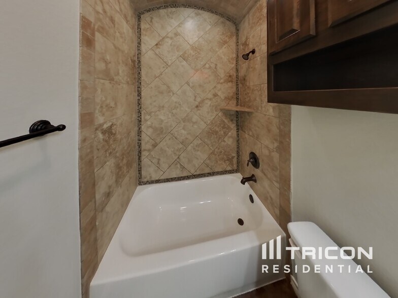 Building Photo - 3107 White Horse Ct