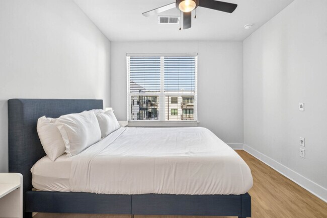 Building Photo - 1116 Gramercy Ln