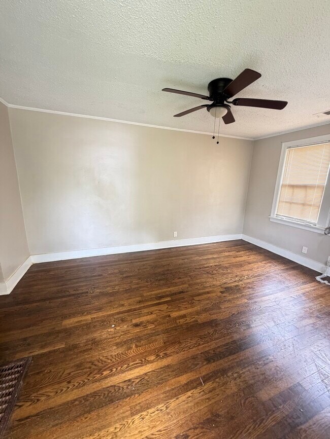 Building Photo - 3377 Rockwood Ave