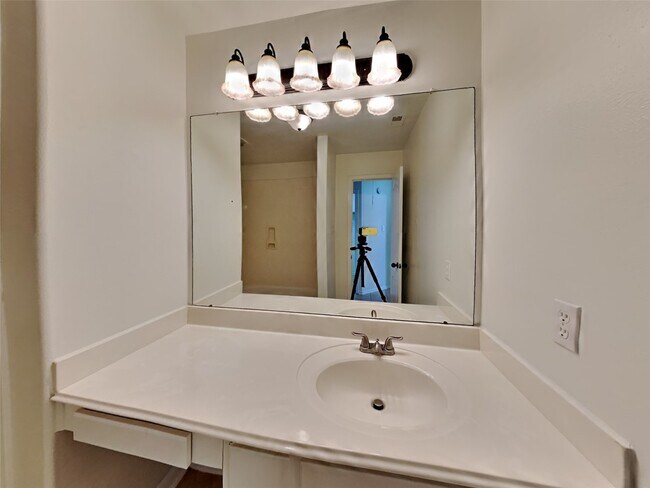 Building Photo - 30202 Deleon Fields Dr