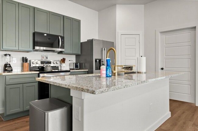 Building Photo - More Space, More Style, Welcome to 2507 Kenwood!