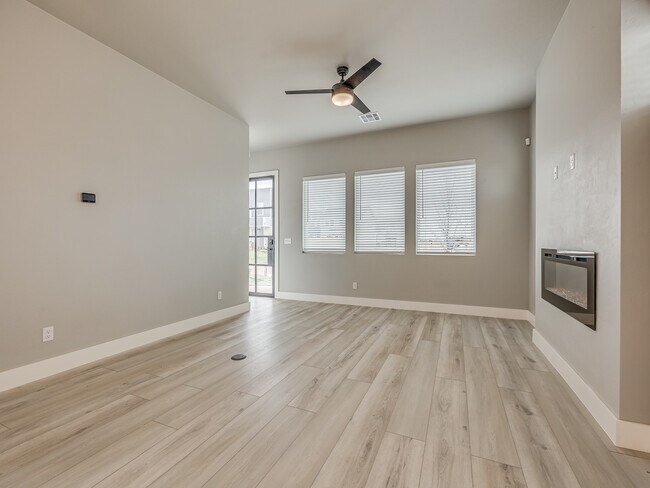 Building Photo - 13000 Maplewood Ave