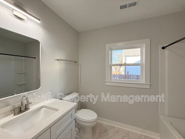 Building Photo - 703 N Guthrie Ave